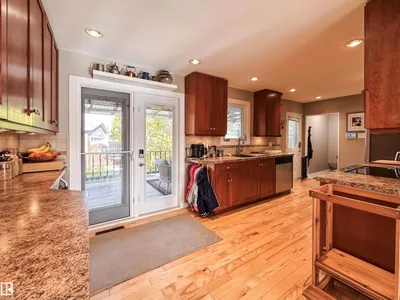 15256 86 AV NW photo 18