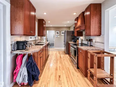 15256 86 AV NW photo 20