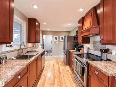 15256 86 AV NW photo 21