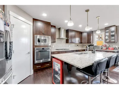 707 40 AV NW photo 20
