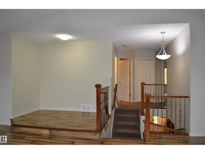 20032 46 AV NW photo 17
