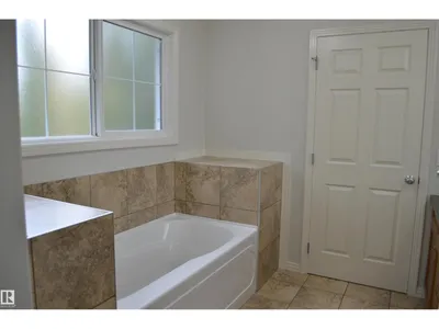 20032 46 AV NW photo 25