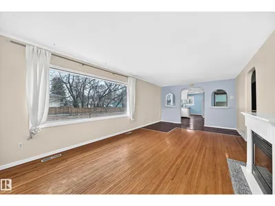 5204 112 AV NW photo 8