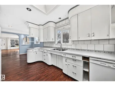 5204 112 AV NW photo 13