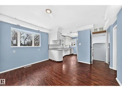 5204 112 AV NW photo 10