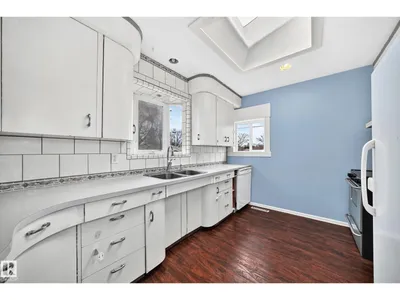 5204 112 AV NW photo 11
