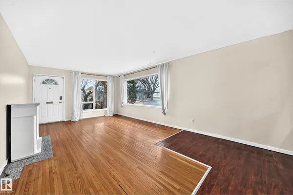5204 112 AV NW photo 3