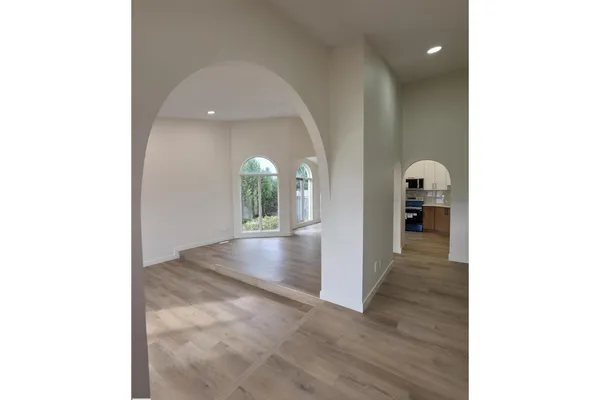 4440 32 ST NW photo 2