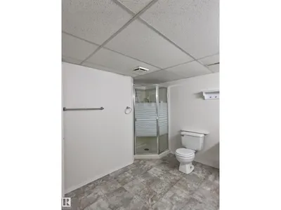 4440 32 ST NW photo 36