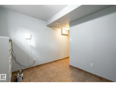 10619 129 AV NW photo 27