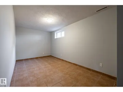 10619 129 AV NW photo 7