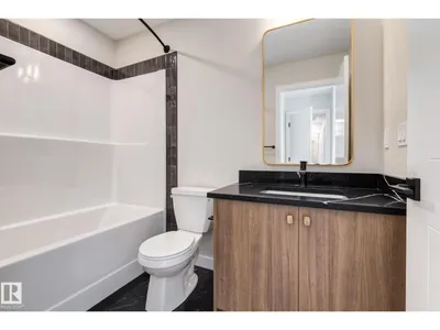 #11 16231 19 AV SW photo 18