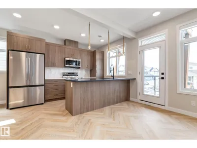 #11 16231 19 AV SW photo 6