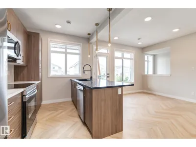 #11 16231 19 AV SW photo 7