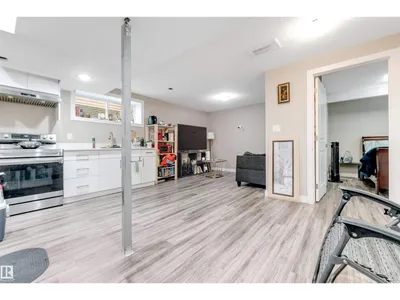 3304 13 AV NW photo 37