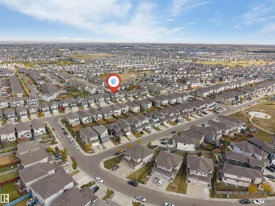 3304 13 AV NW photo 9