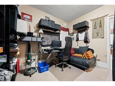 9851 85 AV NW photo 16