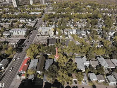 9851 85 AV NW photo 35