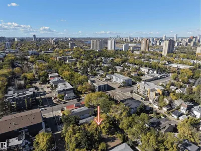 9851 85 AV NW photo 36
