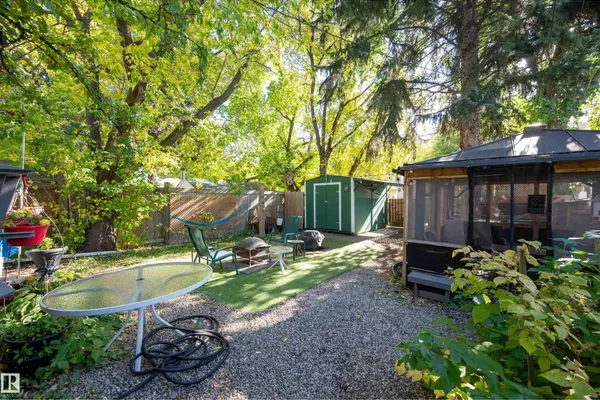 9851 85 AV NW photo 3