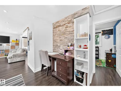 2112 36 ST NW photo 16