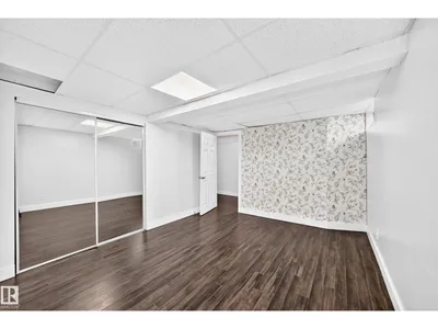 2112 36 ST NW photo 24
