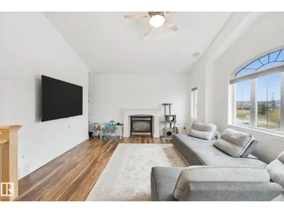 4113 158 AV NW photo 22