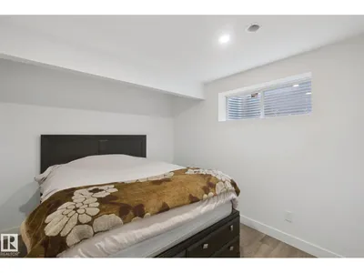 4113 158 AV NW photo 39