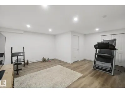 4113 158 AV NW photo 42
