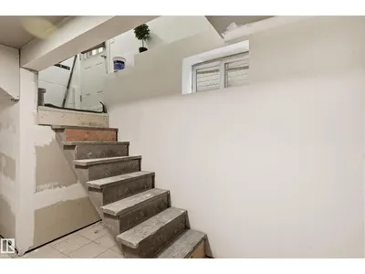 10656 93 ST NW photo 36
