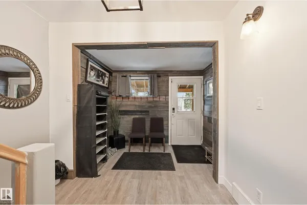 10656 93 ST NW photo 2