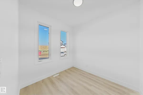 4215 63 ST photo 3