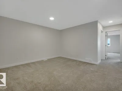 690 Bank DR photo 37