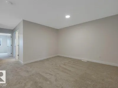 690 Bank DR photo 36