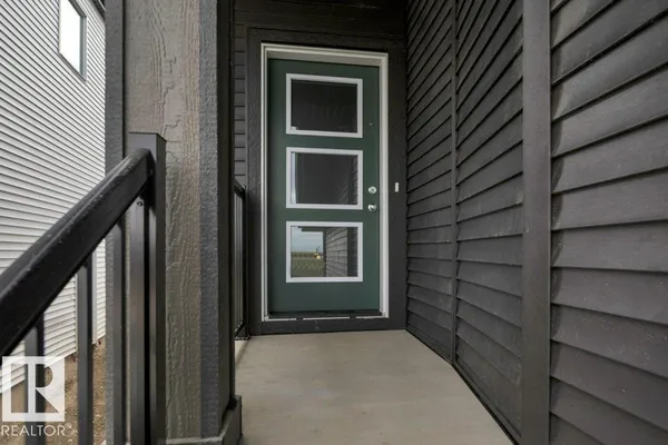 18647 19 AV NW photo 2