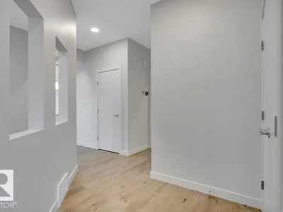 18647 19 AV NW photo 4