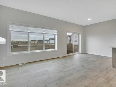 18647 19 AV NW photo 22