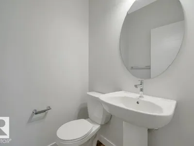18647 19 AV NW photo 25