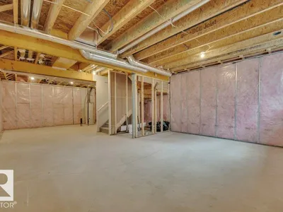 18647 19 AV NW photo 54