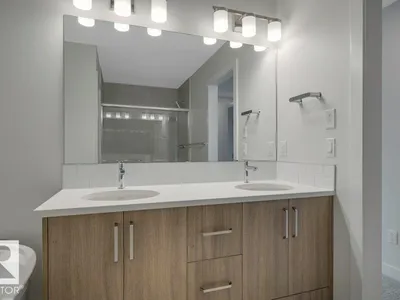 18647 19 AV NW photo 40