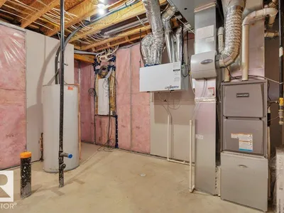 18647 19 AV NW photo 55