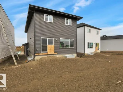 18647 19 AV NW photo 60