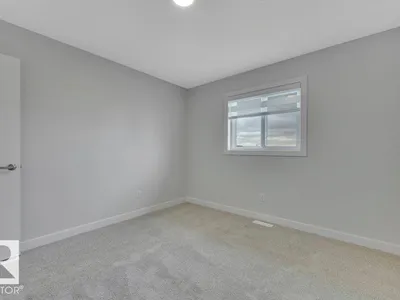 18647 19 AV NW photo 47