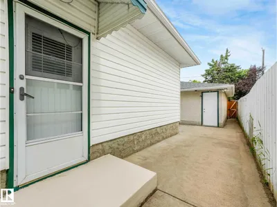 15916 88B AV NW photo 10
