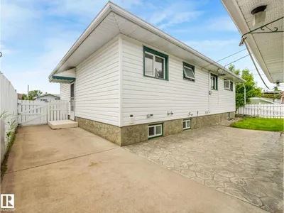 15916 88B AV NW photo 11