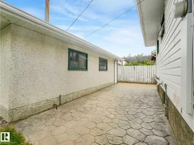15916 88B AV NW photo 14