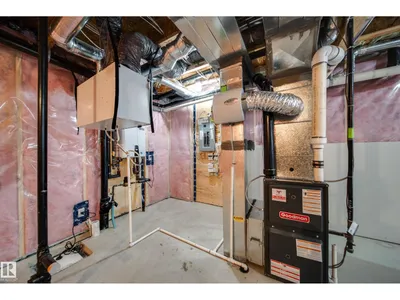 15927 13 AV SW photo 43