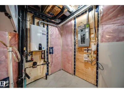 15927 13 AV SW photo 42