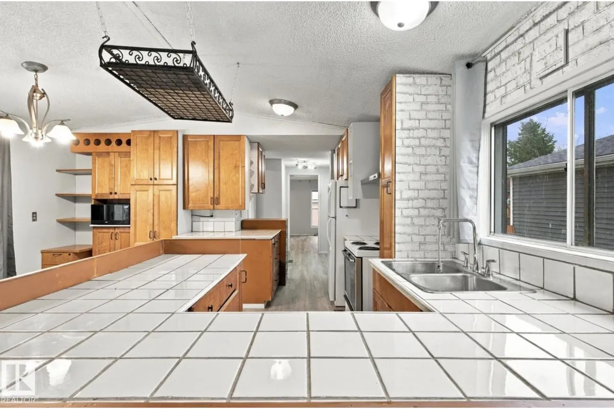 2664 Lakeview Dr NW exterior