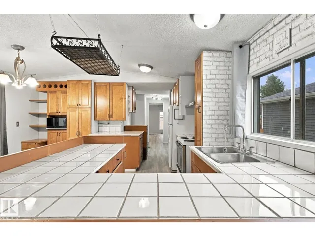 2664 Lakeview Dr NW, Edmonton